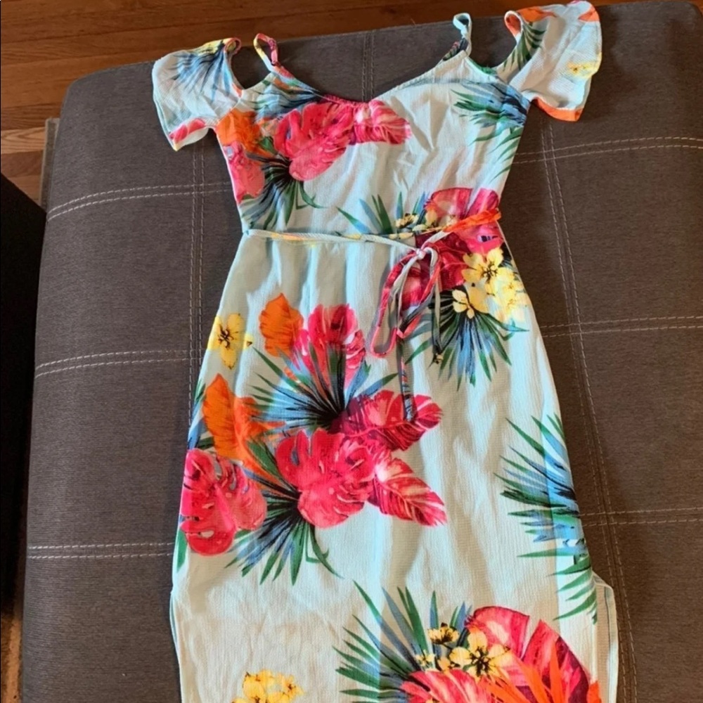 Floral maxi dress cold-shoulder